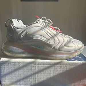 Mens Nike Air 720 size 9